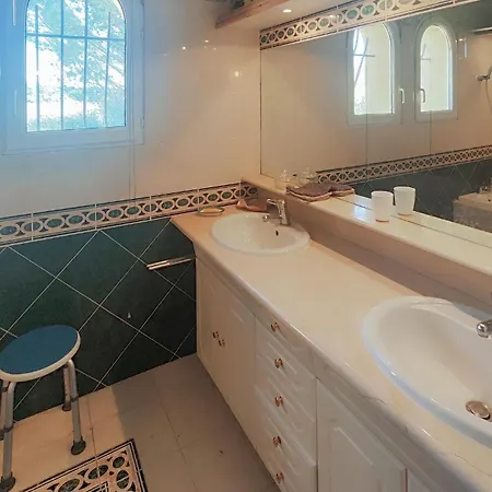 Beautiful In With Private Swimming Pool, Be Inside Or Outside Holiday home