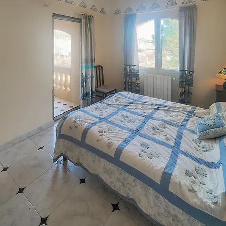 Beautiful In With Private Swimming Pool, Be Inside Or Outside Holiday home