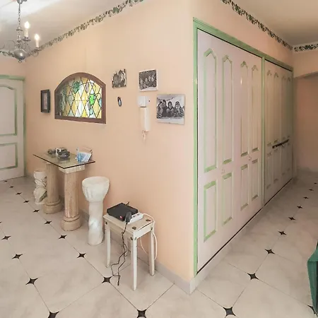 Beautiful In With Private Swimming Pool, Be Inside Or Outside *
