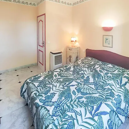 Beautiful In With Private Swimming Pool, Be Inside Or Outside Cruzy